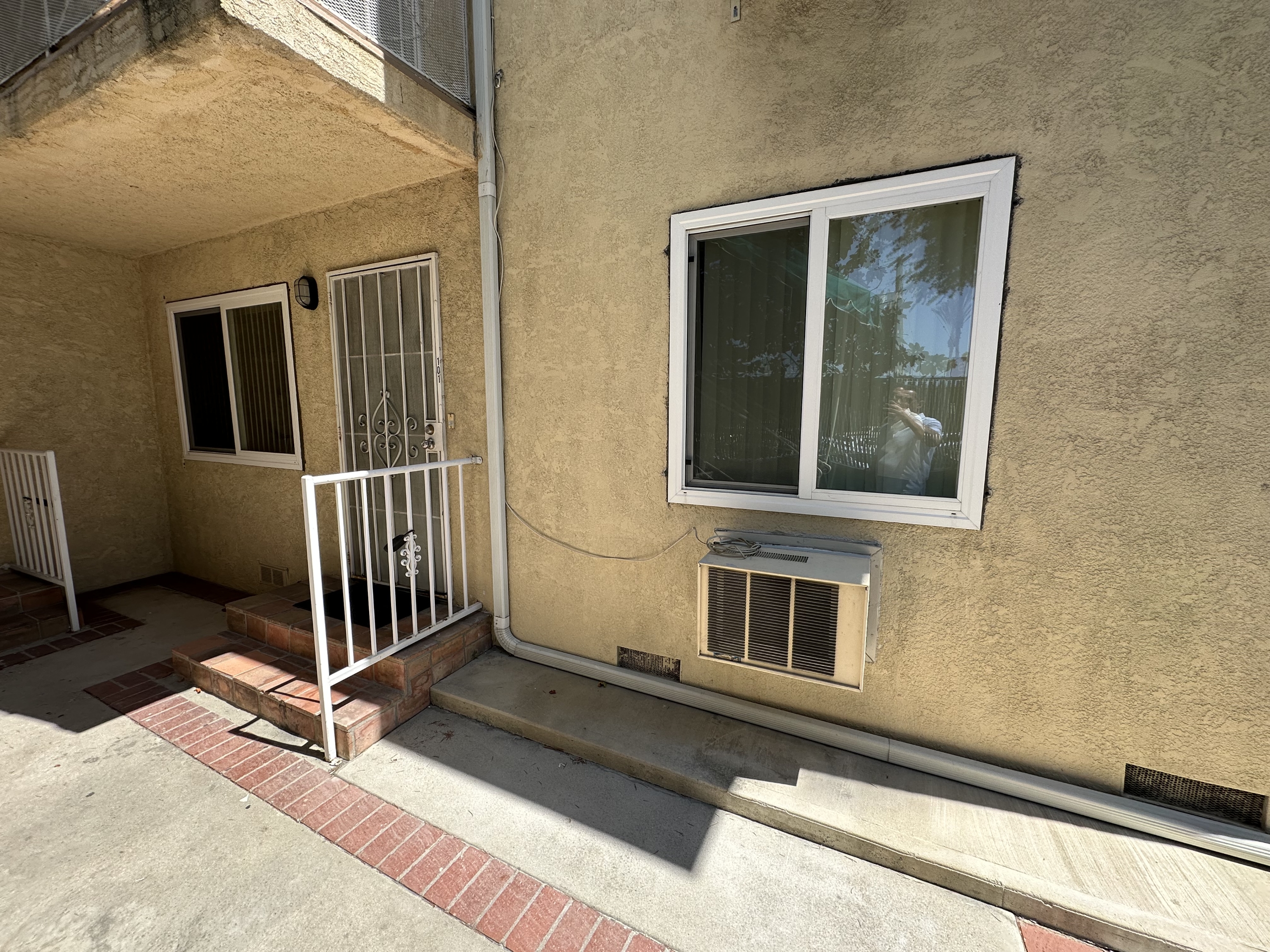 223 E BURBANK BLVD
